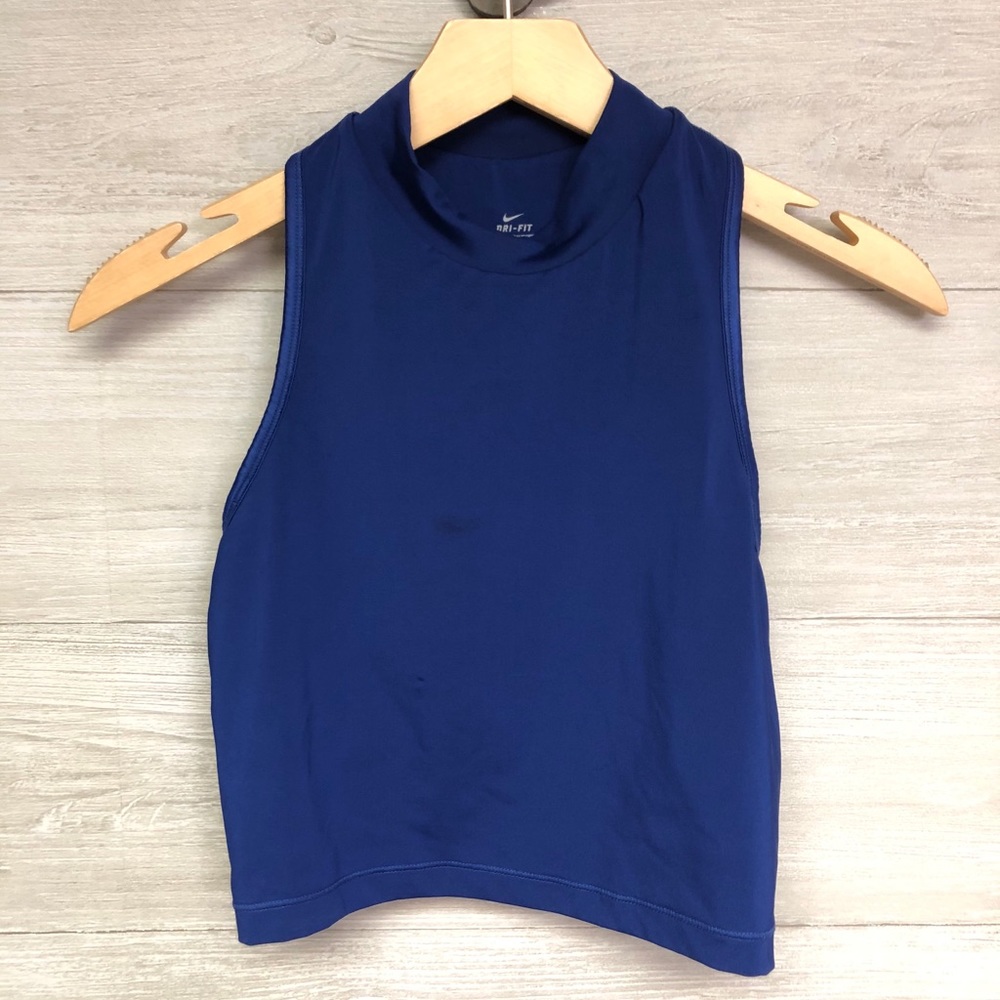 | Nike | crop top. Size XS.